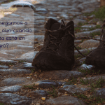 Botas abandonadas en la calle