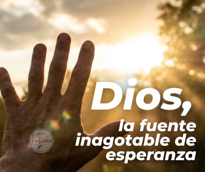 Dios, la fuente inagotable de esperanza representado con luz cálida, agua viva y atmósfera de paz espiritual basada en Romanos 15:13.